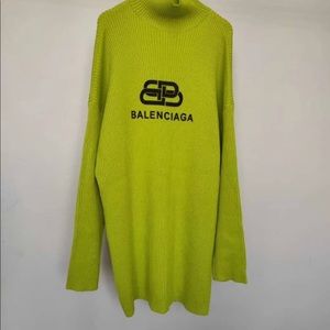 I neon green sweater